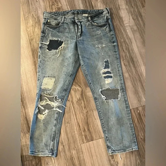 Denim Distressed Women’s H&M Jeans - Picture 3 of 10